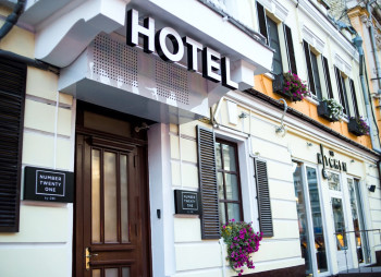 Игорь Баленко и Роберт МакНил вложили $350 тыс. в реновацию гостиницы Number 21